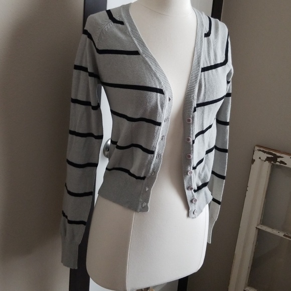 Striped crop sweater - Picture 3 of 3